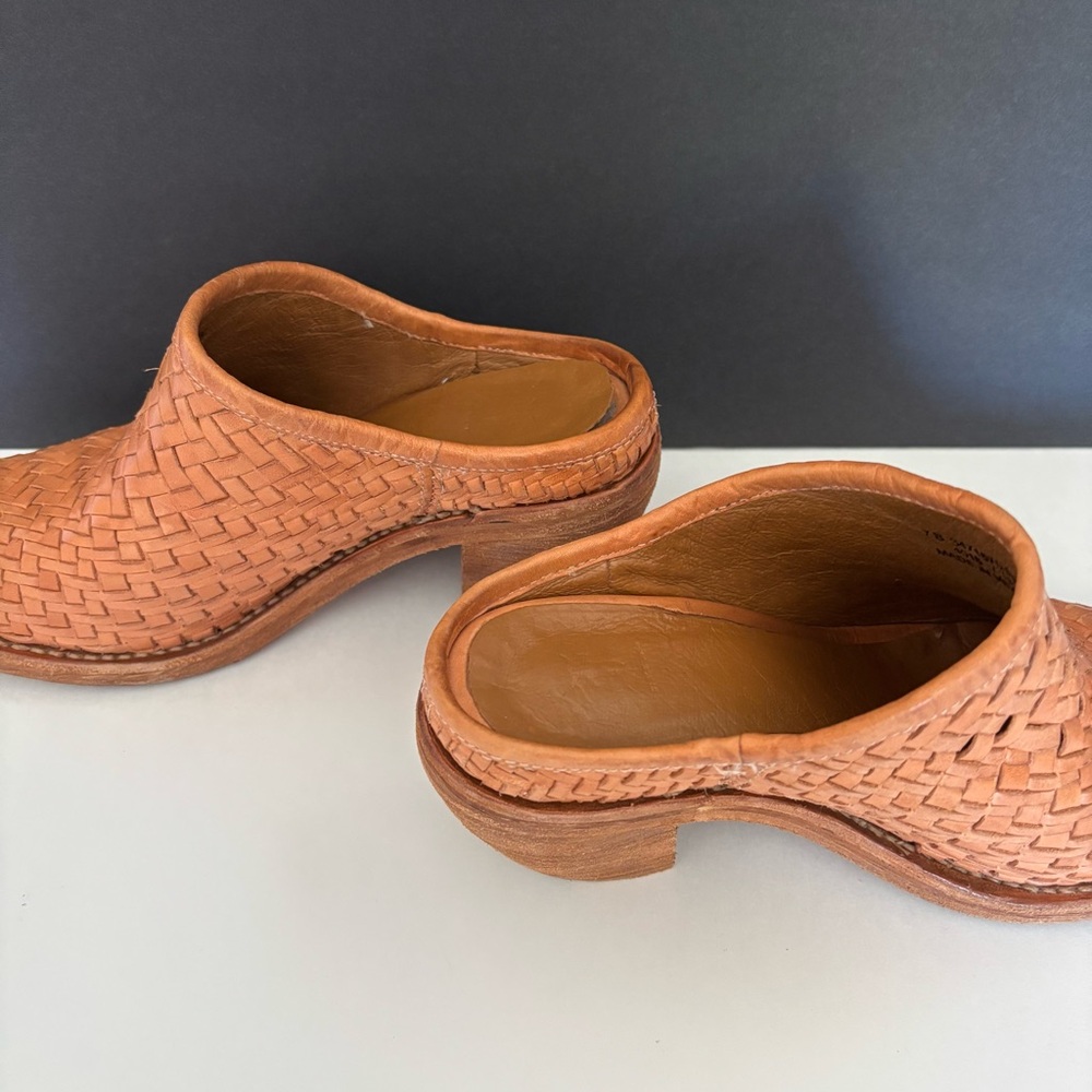 Women’s Frye Weaved Leather Mules Size 7B - Picture 3 of 13
